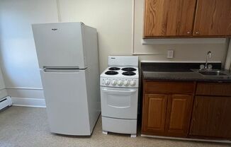 Studio, 1 bath, 350 sqft, $850, Unit 7