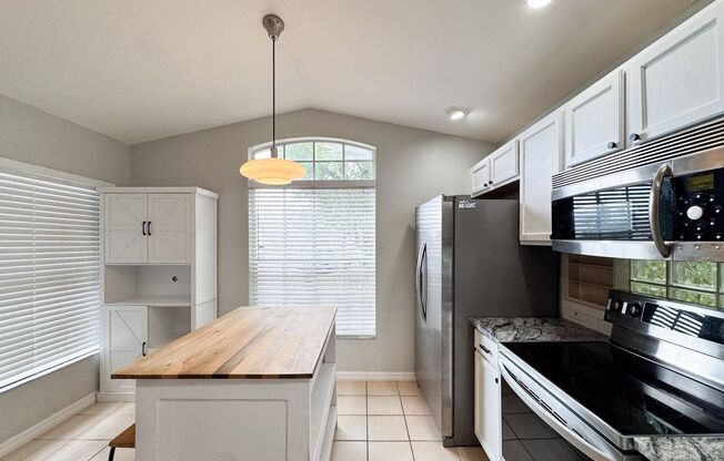 Beautifully upgraded 3/2 with double car garage!