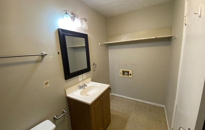 2 beds, 1 bath, 1,000 sqft, $1,365, Unit 11