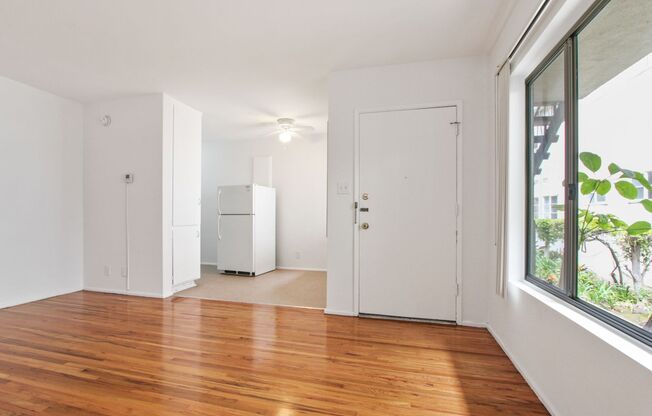 10910 Santa Monica Blvd - Prime Westwood location!