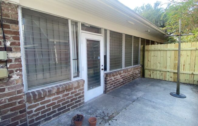 2 beds, 1 bath, $1,700