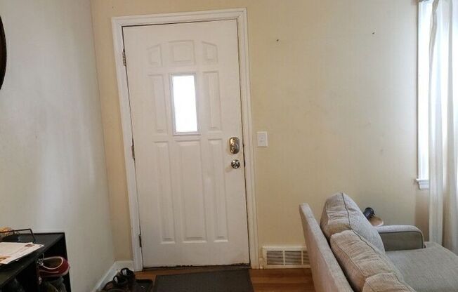 3 beds, 1 bath, $1,400