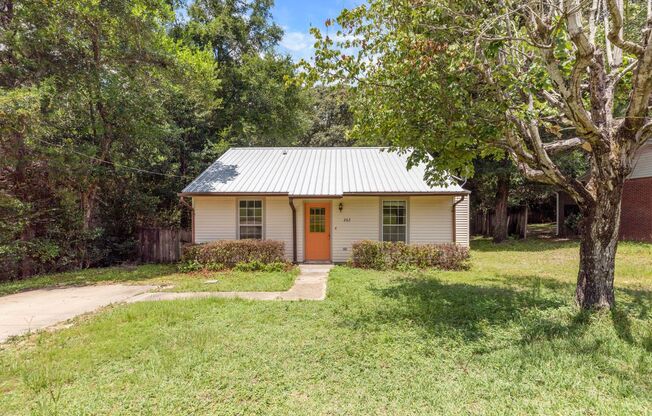 AVAILABLE IN OCTOBER! 2 beds 1 bath