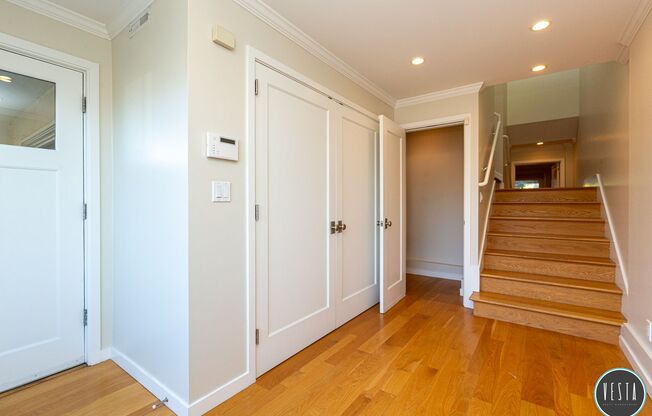 ELEGANT 3BD/2BA NOE VALLEY HOME WITH PRIVATE YARD AND STUNNING VIEWS