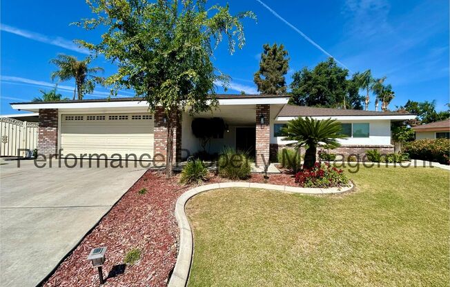 Cozy 3 Bed/2 Bath Home in SW Bakersfield w/ RBP & Security Deposit Alternative Option