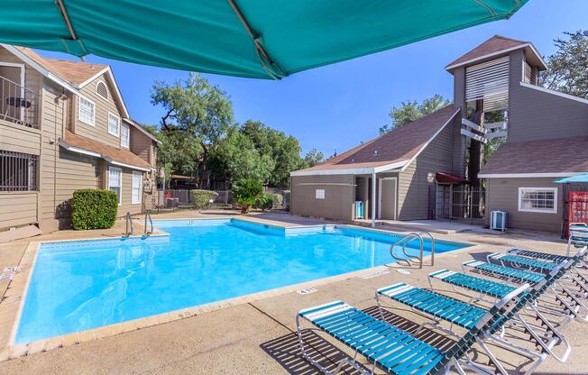 SEATING BY THE POOL