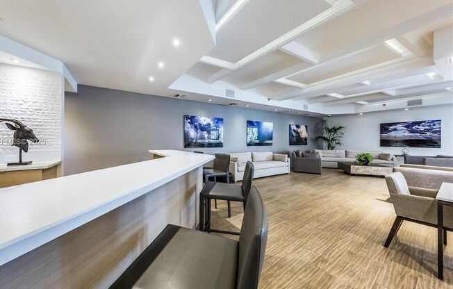 1 bed, 1 bath, $2,400, Unit Unit 1027