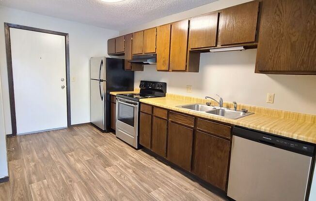 Studio, 1 bath, 438 sqft, $1,070, Unit 304