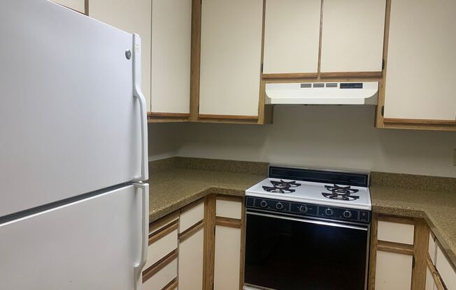 2 beds, 2 baths, $1,795, Unit # 76