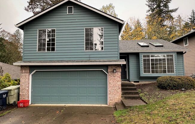 1413 SW 178th Avenue - Trendy Tri-Level!