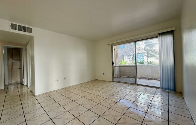 SE 2 bedroom condo in gated community