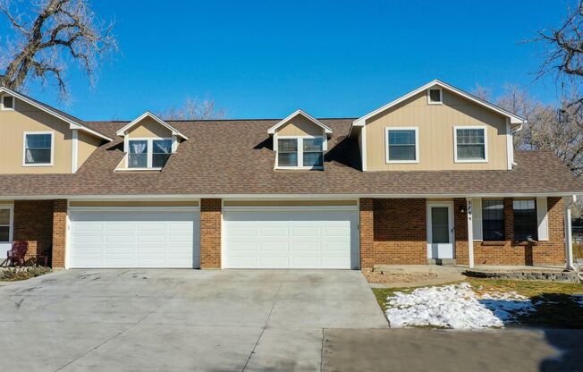 Huge 3 bed/2 bath/2 car attached garage townhome