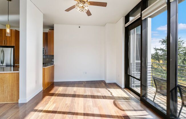 Park Place - 1 bed/1.5 bath/bonus room - Pearl District Condo w/NEW paint/bedroom carpet/parking/balcony/storage