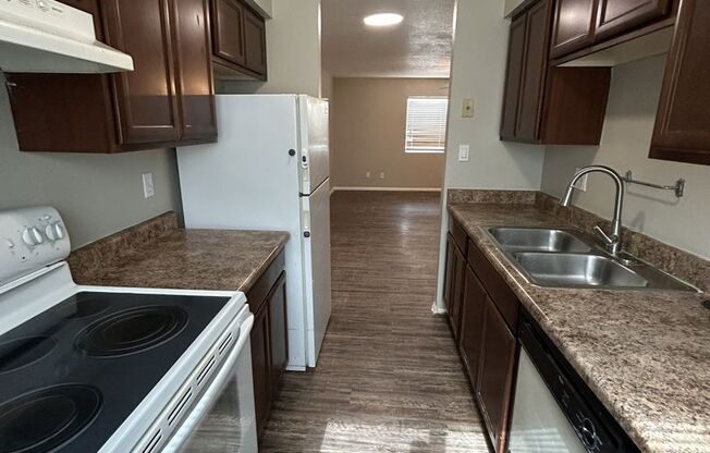 2 beds, 1 bath, 812 sqft, $1,025, Unit #118