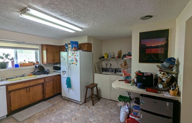825 W Villard