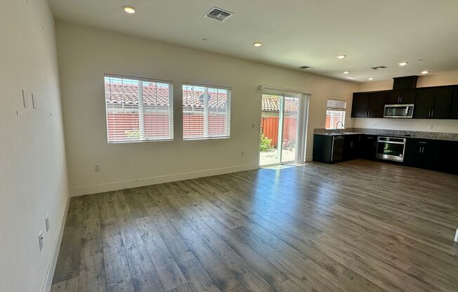 Luxurious 3 Bedroom 2.5 Bath in Hayward