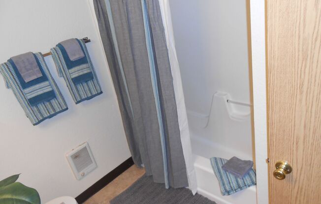 2 beds, 1 bath, 900 sqft, $1,379, Unit 35C