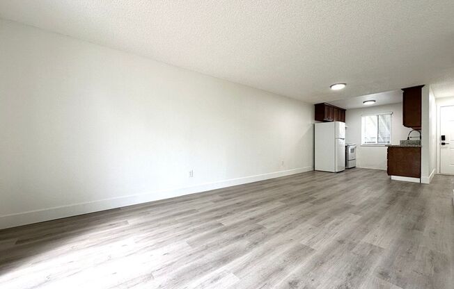 3 beds, 1 bath, 982 sqft, $1,875, Unit 137