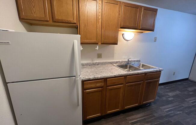 2 beds, 1 bath, 696 sqft, $790, Unit 1818-01
