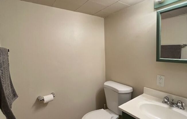 Lovely Hampden EOG 2bd/2ba Rowhome w CAC & W/D! Available now