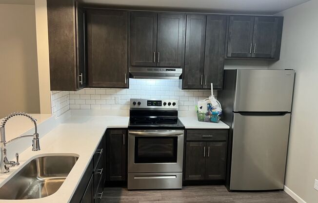 1 bed, 1 bath, 810 sqft, $1,560, Unit 800-104