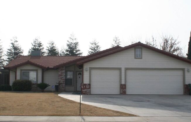 Beautiful NW home w/ SOLAR! 3bd+2ba $2,400!!