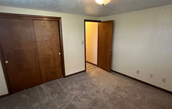 2 beds, 1 bath, $750, Unit 676-3