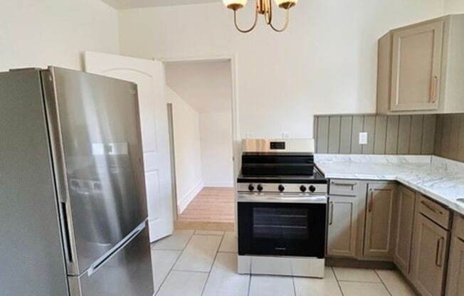 Knoxville 37920 - 1 bedroom, 1 bath unit on Second Floor - Contact Tara Hayes (865) 242-8010