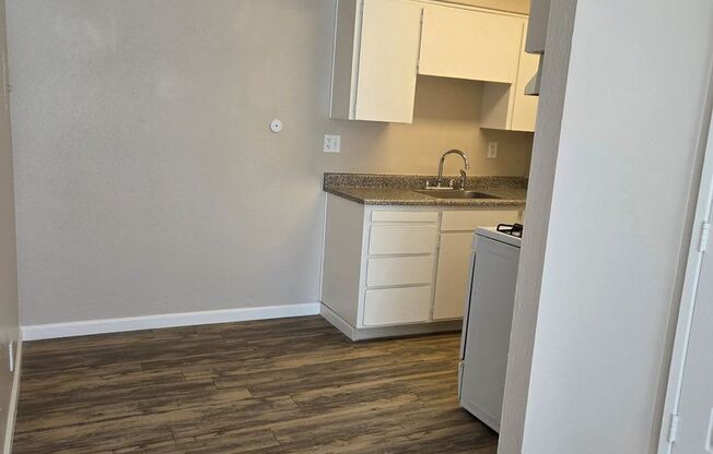Studio, 1 bath, 409 sqft, $1,249, Unit 58