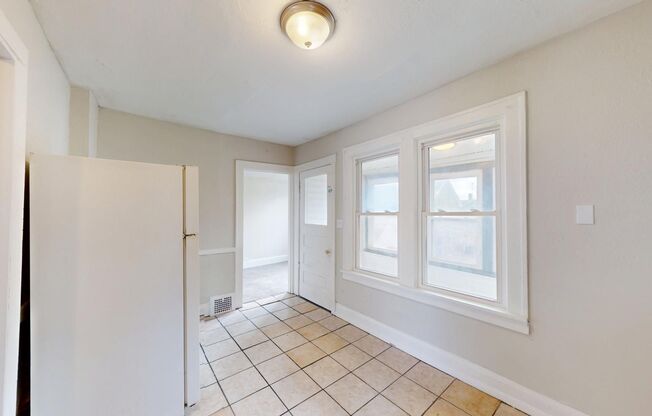 2 beds, 1 bath, 735 sqft, $900, Unit Unit 4