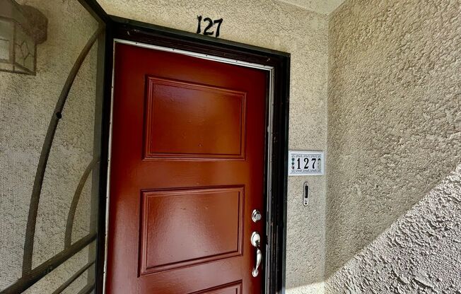 Must See! 2-bedroom 2-bathroom Townhouse!