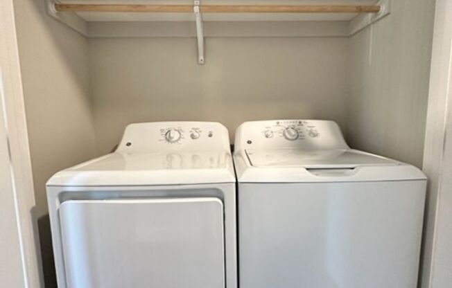 Studio, 1 bath, 327 sqft, $1,570, Unit 4th #304