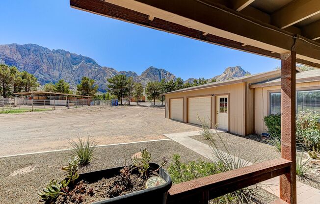 Stunning five bedroom in Red Rock Conservation Area