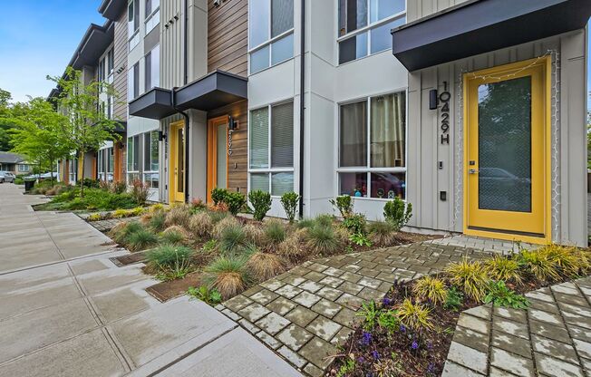 Stylish 2BR Townhome: Custom Features, Rooftop Patio, Crown Hill!