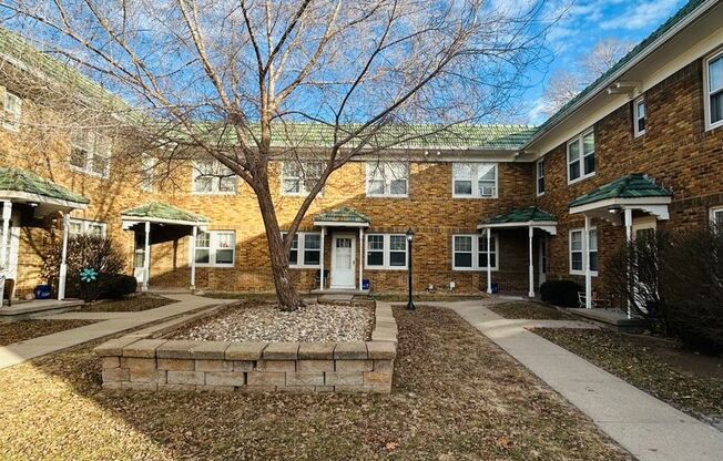 Amy Court Apartments (137 N. 33rd St.)
