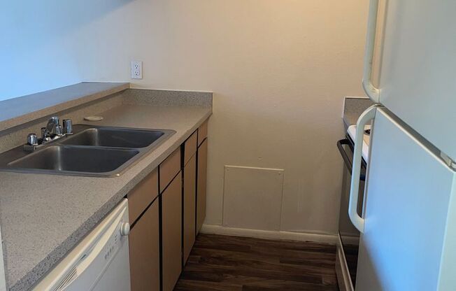 1 bed, 1 bath, 575 sqft, $944, Unit 135