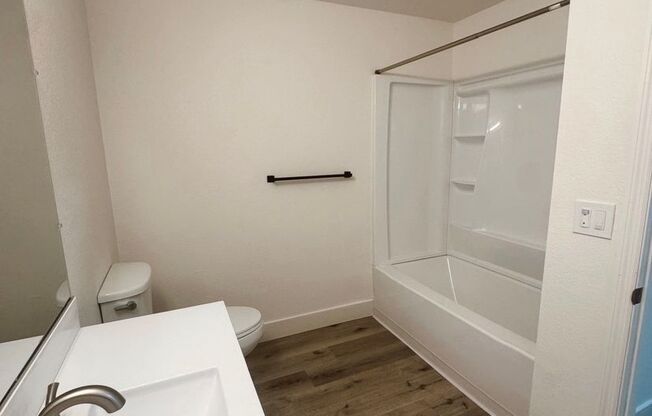 1 bed, 1 bath, 688 sqft, $1,400, Unit 037