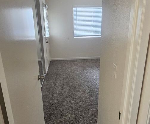 2 beds, 1 bath, 920 sqft, $1,800, Unit 39