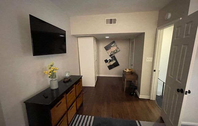 3 beds, 3 baths, $4,195, Unit Unit # 5