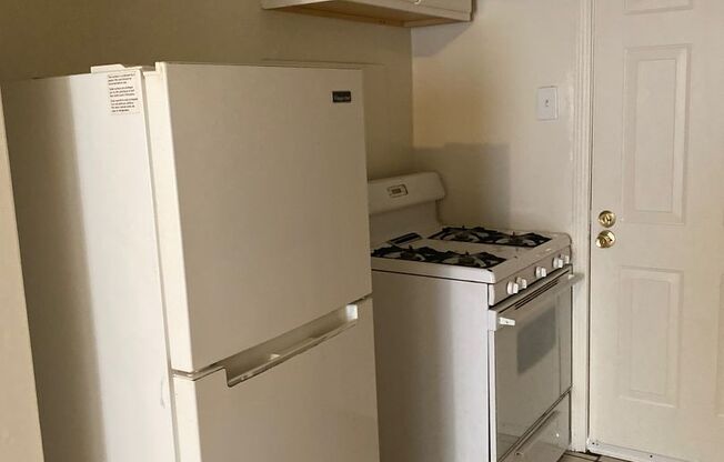 2 beds, 1 bath, 800 sqft, $870, Unit unit #5