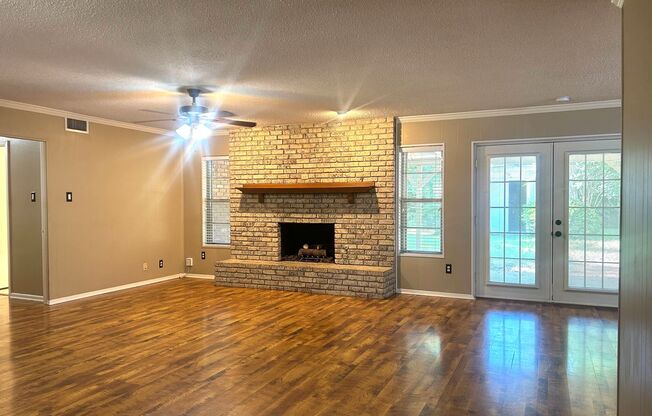 Charming 3-Bedroom Home in the Heart of Hurst