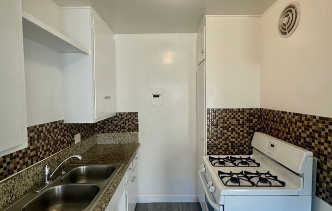 2242 San Anseline