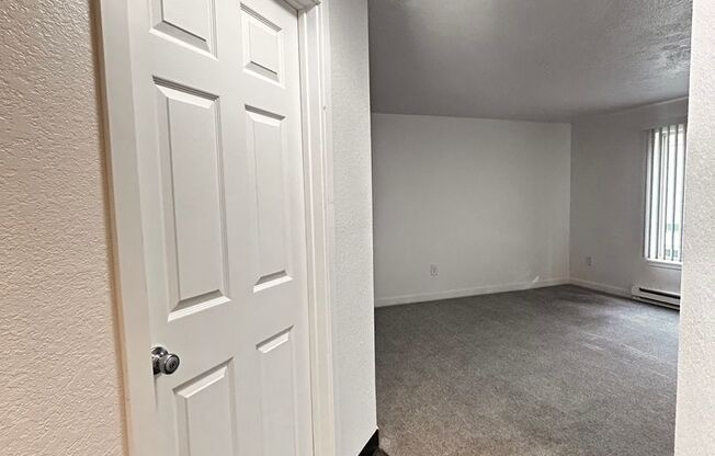1 bed, 1 bath, 660 sqft, $1,075, Unit H - 037