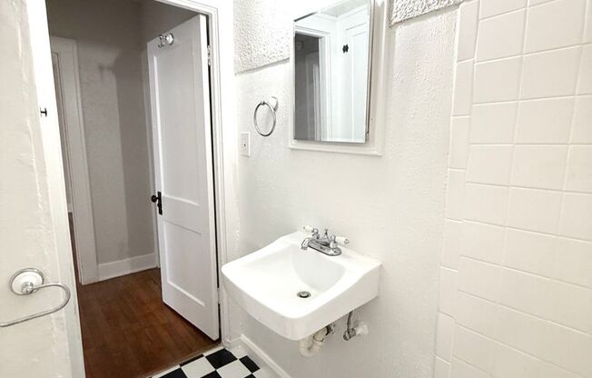 1 bed, 1 bath, $1,000, Unit B3606