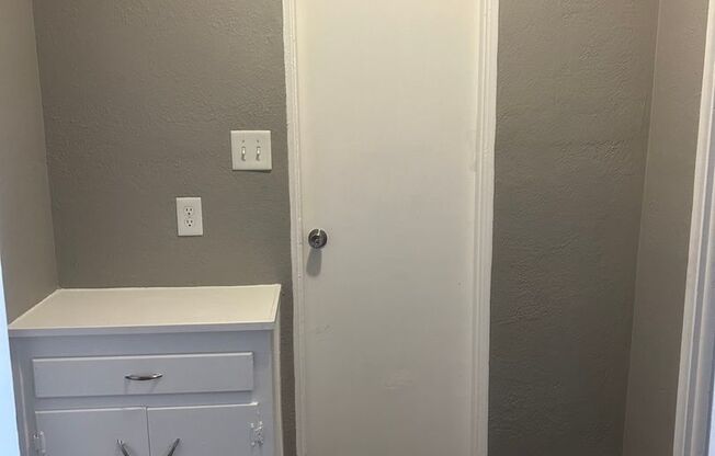 2 beds, 1 bath, 750 sqft, $1,095, Unit B10 1011 16