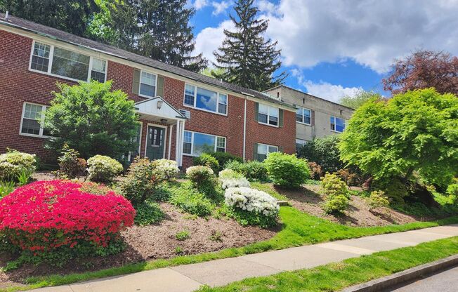 2 beds, 1 bath, 897 sqft, $2,135, Unit E-08