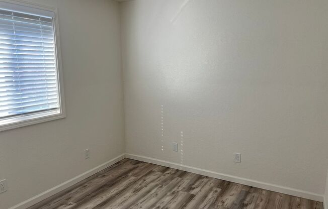 BEAUTIFUL DETACHED ADU WITH AC, NEW APPLIANCES, PRIVATE ENTRANCE, UPDATED KITCHEN AND MORE!!!