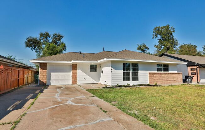 Ready just in time for the Holidays! Recently upgraded 3 bed / 2 bath.
