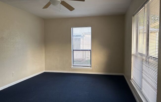 2 beds, 1 bath, $900