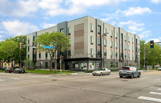 3 beds, 1 bath, 828 sqft, $2,052, Unit 1935308